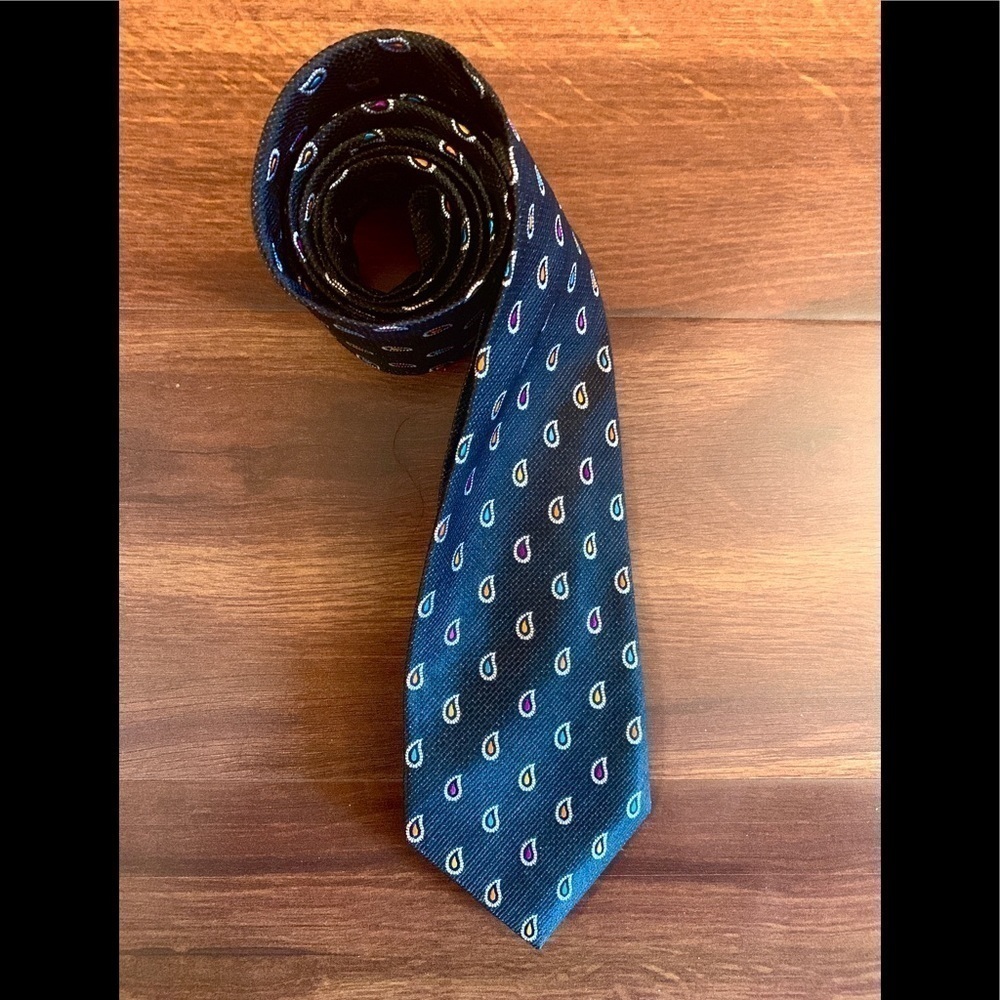 Elegant Blue Paisley Tie